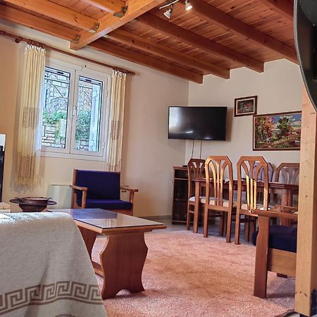Plataniotissa Mansion Villa กาลาวริตา ภายนอก รูปภาพ