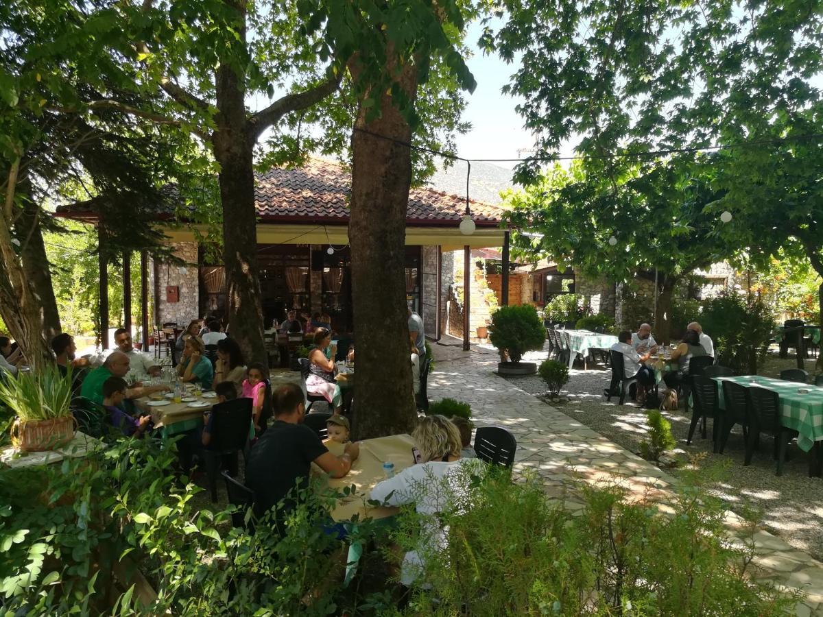 Plataniotissa Mansion Villa กาลาวริตา ภายนอก รูปภาพ