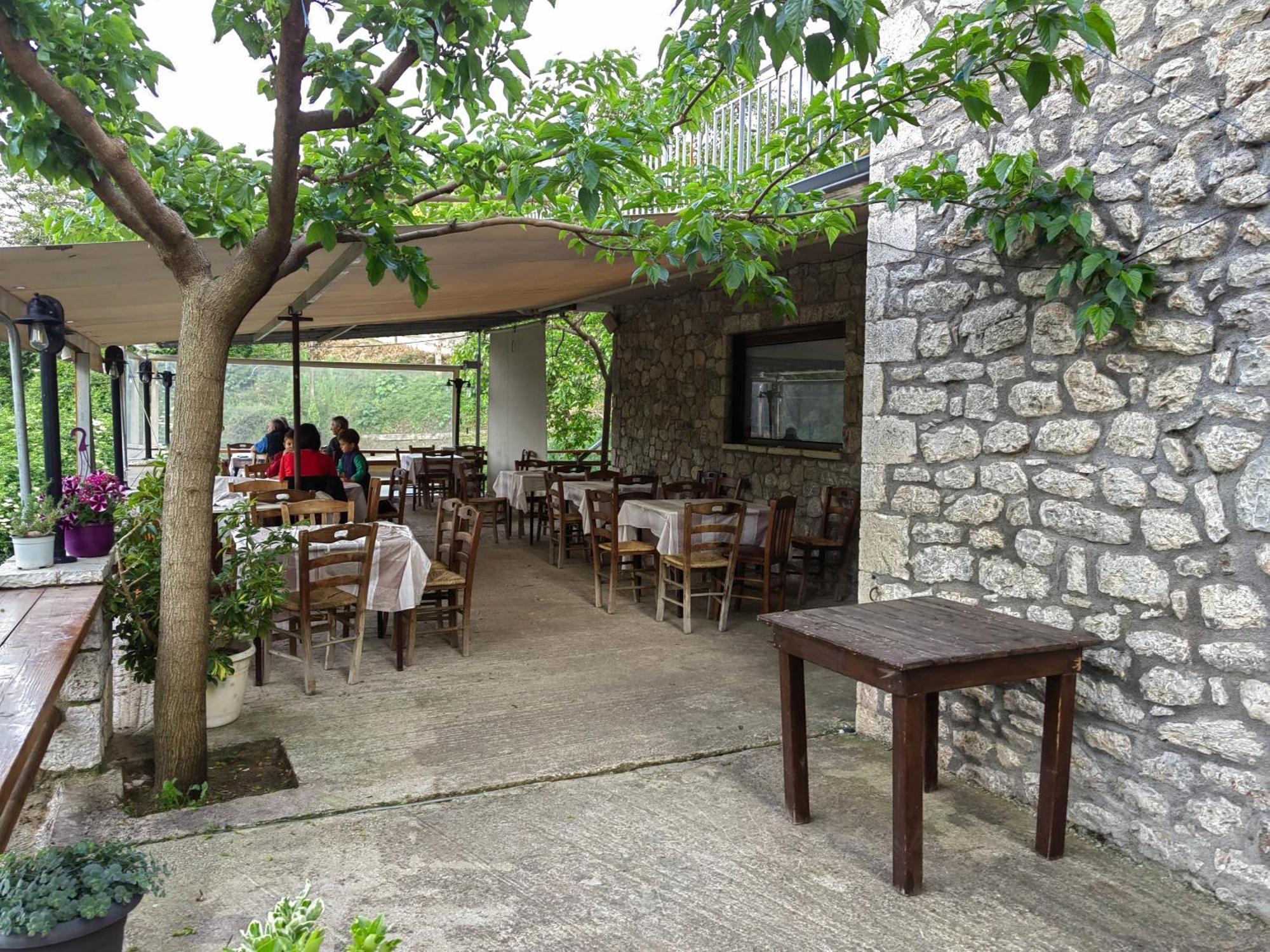 Plataniotissa Mansion Villa กาลาวริตา ภายนอก รูปภาพ