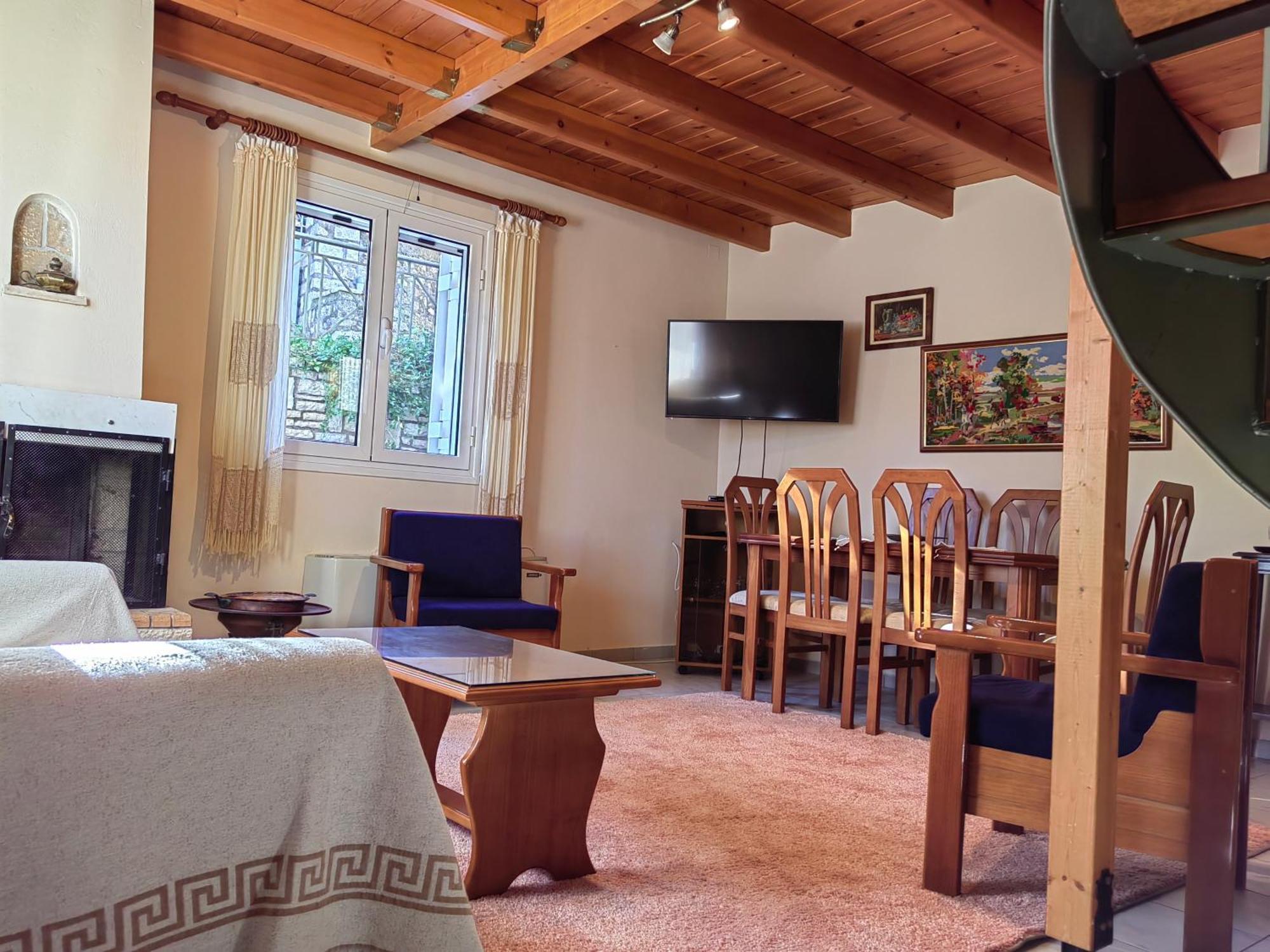Plataniotissa Mansion Villa กาลาวริตา ภายนอก รูปภาพ